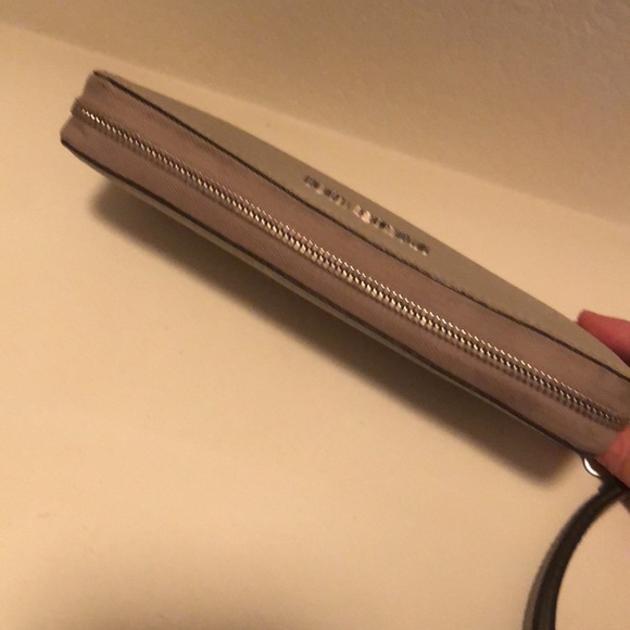 Michael Kors Wallet - Picture 4 of 7